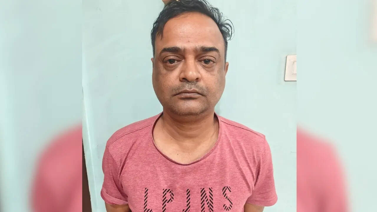 बेहद मामूली वेतन से नौकरी की शुरुआत 