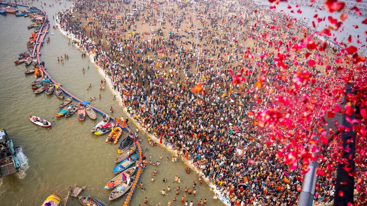 ​प्रयागराज : महाकुंभ के दौरान 56 करोड़ लोग प्रयागराज संगम में स्नान के लिए पहुंचे​