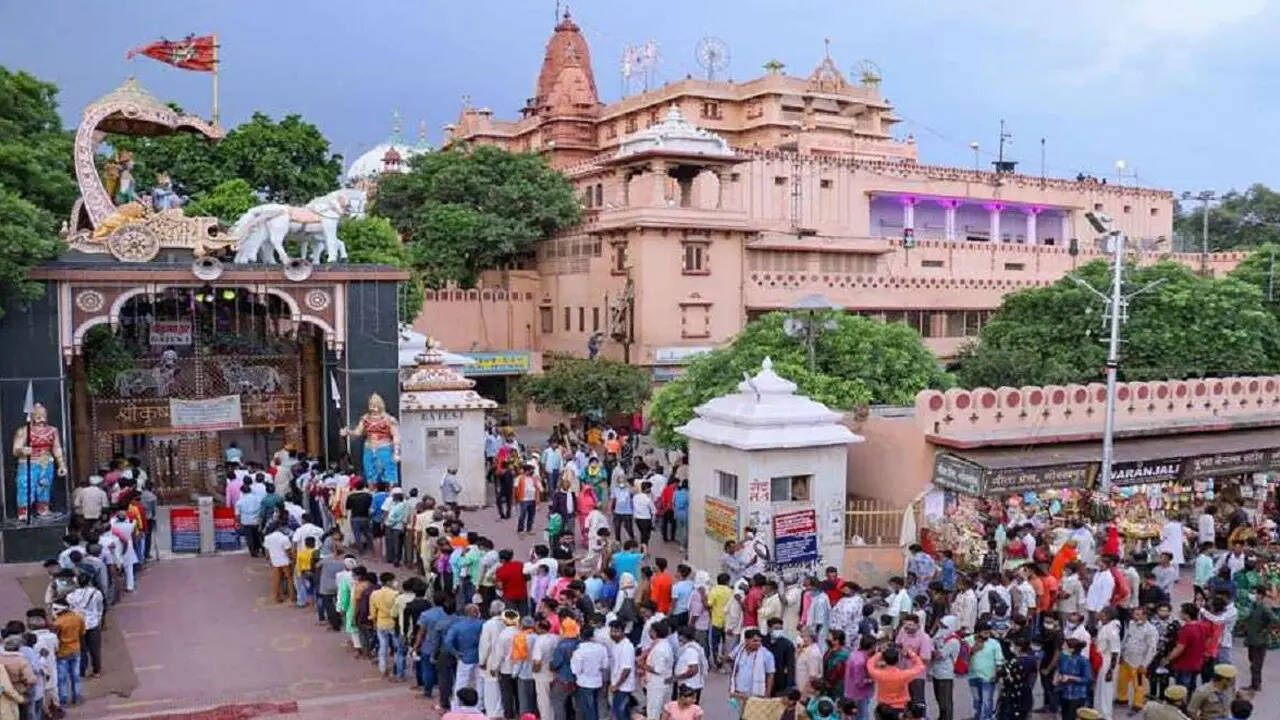 ​मथुरा-वृंदावन : लगभग 5 से 7 करोड़ लोगों ने साल 2025 में मथुरा-वृंदावन का दौरा किया​