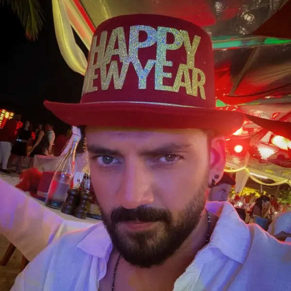 मालदीव में छुट्टियां मना रहा है कपल