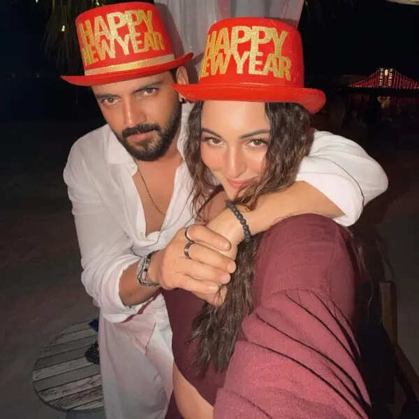 सोनाक्षी ने शेयर की तस्वीरें