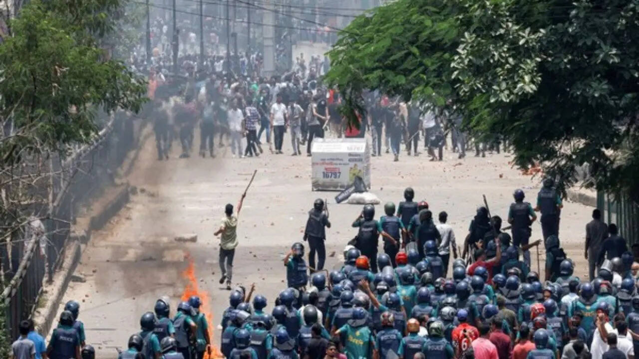 दुनिया भर में हो रही निंदा