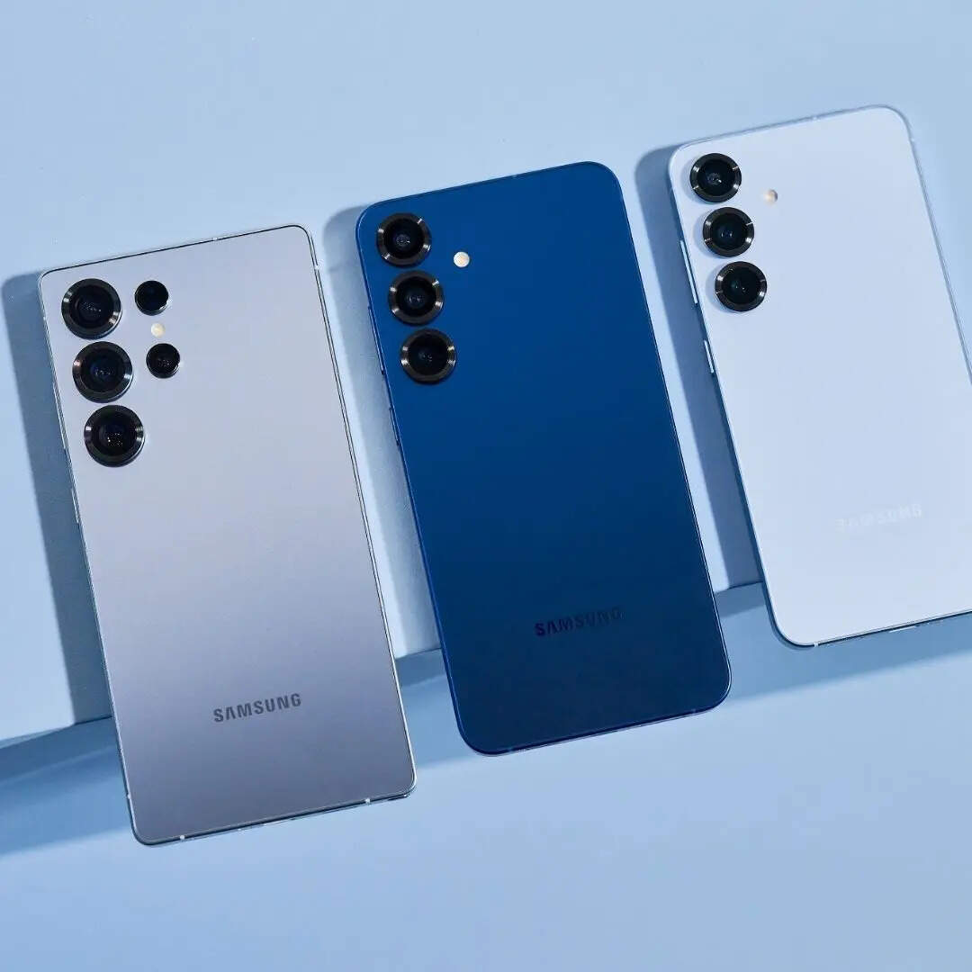 Samsung Galaxy S25 (कीमत: ₹69,900)