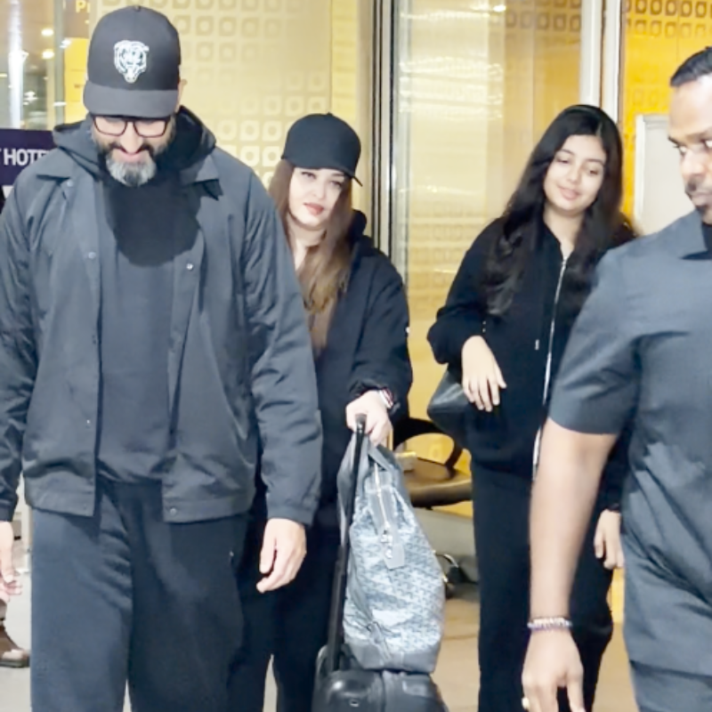 साथ नजर आई बेटी आराध्या बच्चन