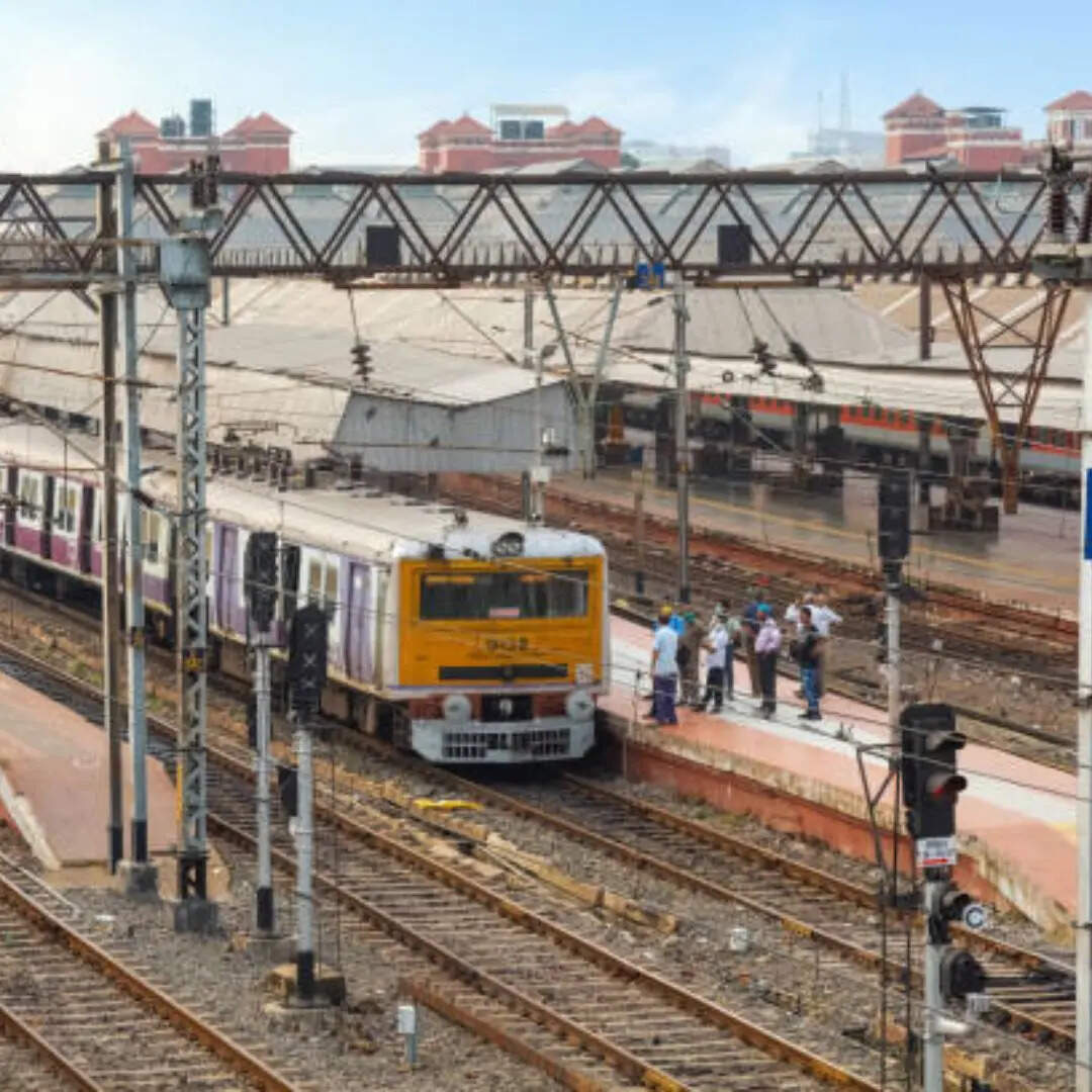 कई डबल इंजन वाली ट्रेन