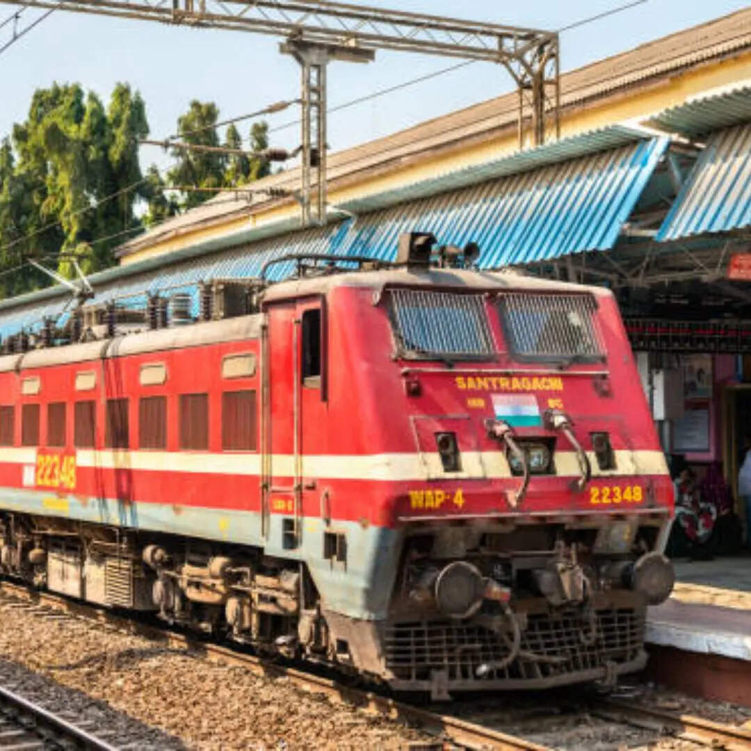 ट्रेन में आगे पीछे डबल इंजन क्यों लगाया जाता है