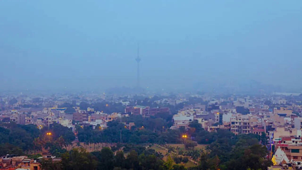 ​पछुआ हवाओं से बढ़ी गलन​