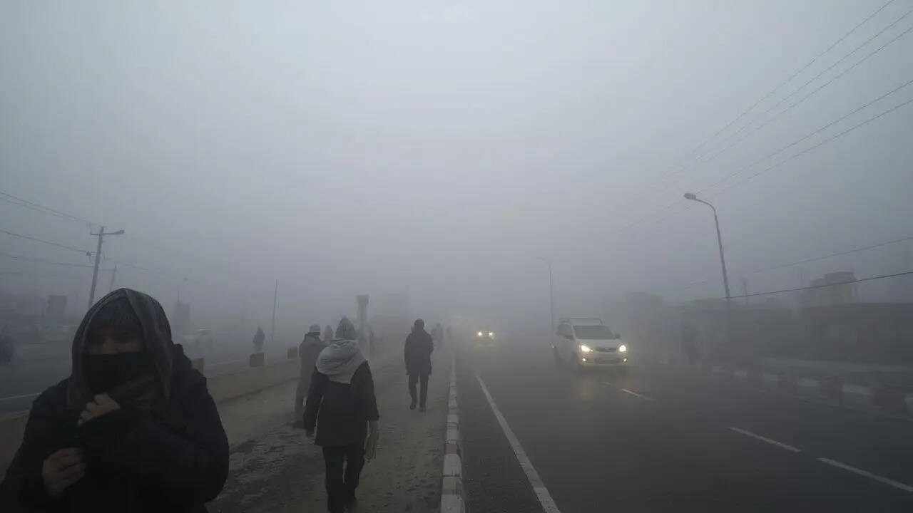 ​MP के 24 जिलों में स्कूल बंद​
