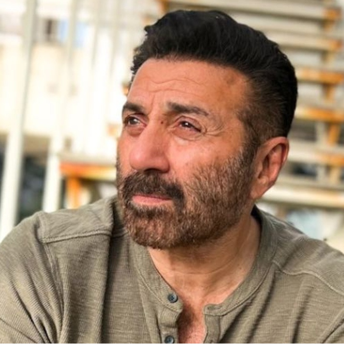 Sunny Deol से रेगलर बात करती हैं हेमा मालिनी
