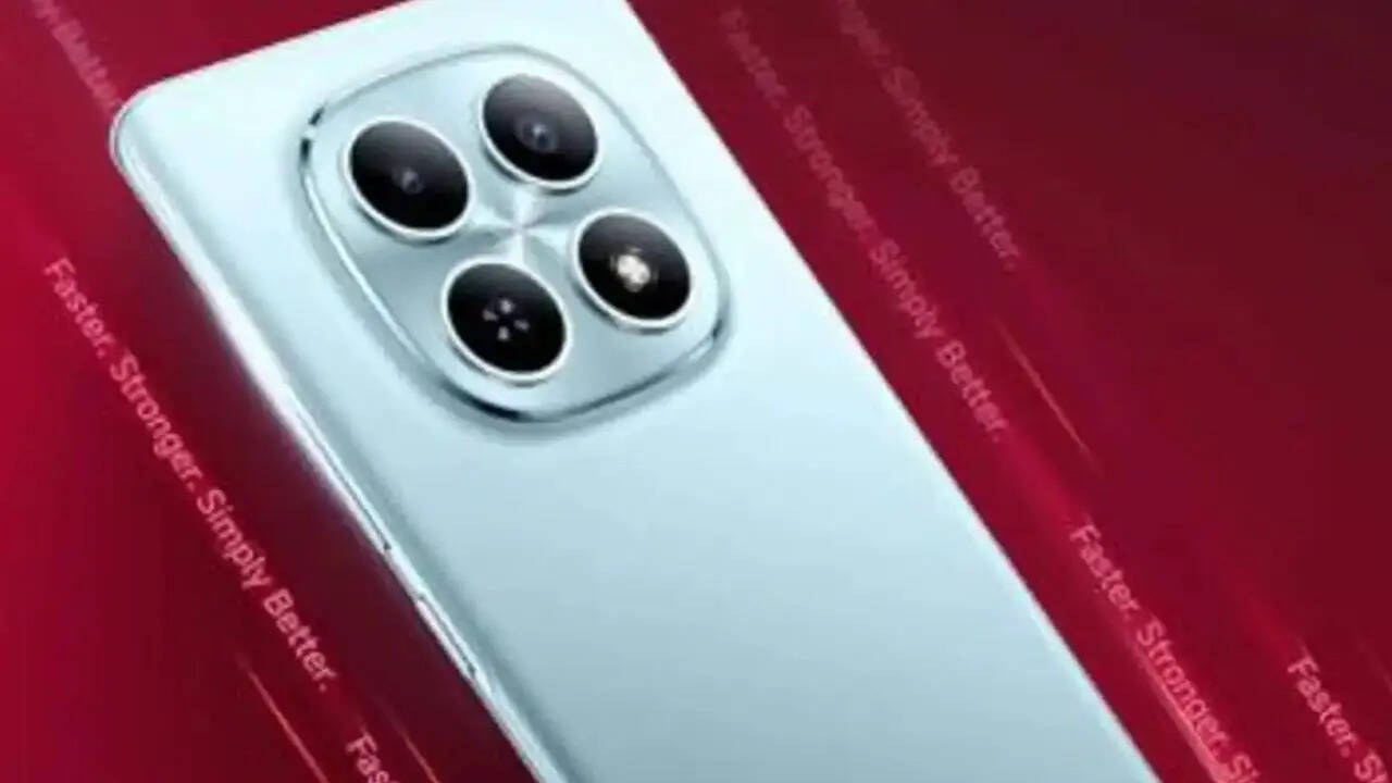 Redmi Note 15 5G  में क्वालकॉम का पावरफुल Snapdragon 6 Gen 3  प्रोसेसर दिया गया है। यह एक 4nm टेक्नोलॉजी पर बेस्ड चिपसेट है। मल्टी टास्किंग से लेकर हल्की फुल्की गेमिंग में यह आपको शानदार परफॉर्मेंस देने वाला है। स्मार्टफोन को पावर देने के लिए इसमें कंपनी ने 5520mAh की बड़ी बैटरी दी गई है जिसमें 45W की फास्ट चार्जिंग का सपोर्ट मिलता है।