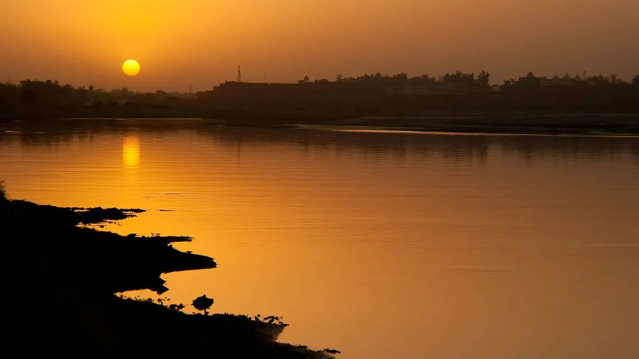 गोमती नदी कहां से शुरू होती है? या गोमती नदी का उद्गम