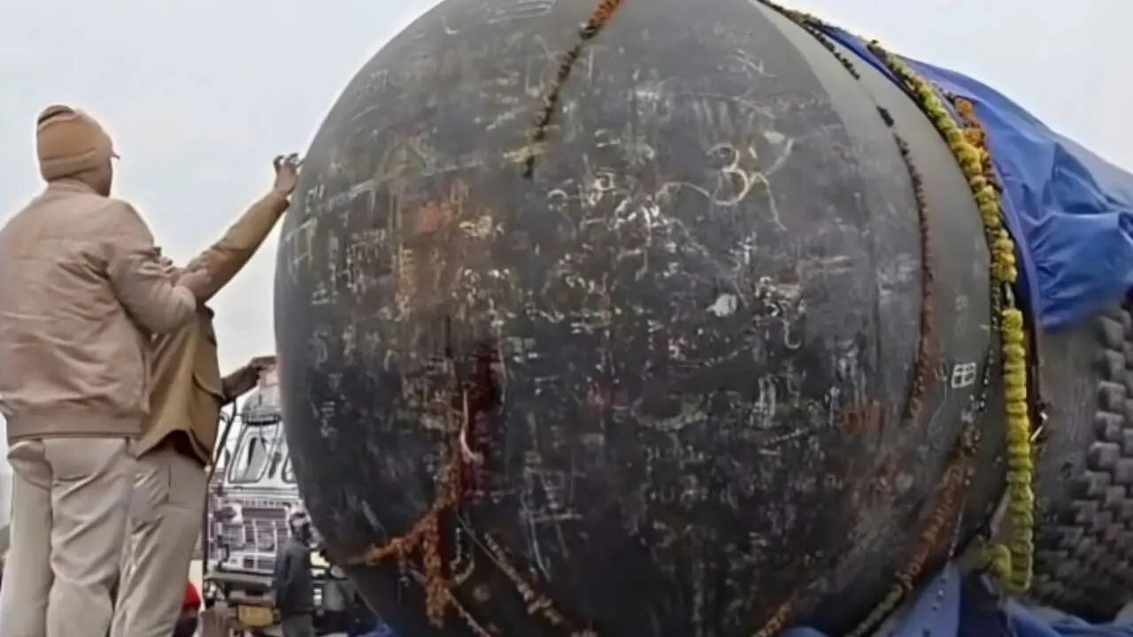 ​96 से 110 पहियों वाले सुपर हेवी ट्रक का इस्तेमाल​