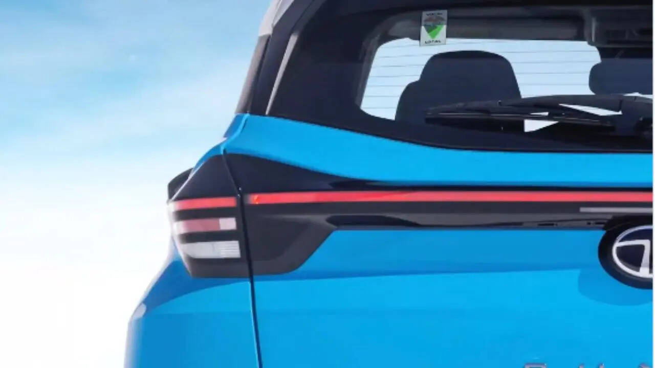  Pure में 2032cm टचस्क्रीन इन्फोटेनमेंट सिस्टम वायरलैस Apple CarPlay और Android Auto सपोर्ट क्रूज कंट्रोल एचडी रिवर्स कैमरा और USB टाइपC फास्ट चार्जर जैसी सुविधाएं मिलेंगी।