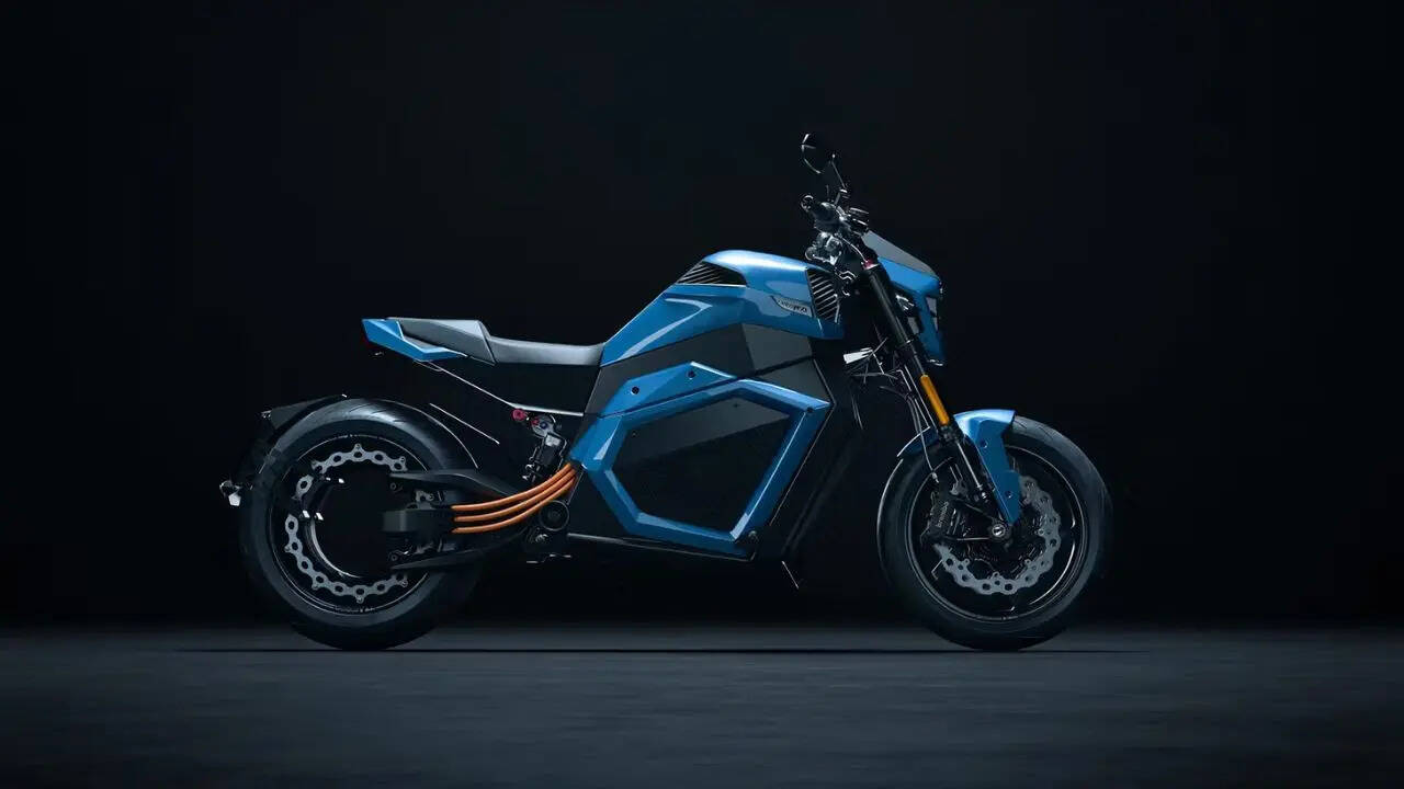 यह बाइक स्मार्ट सॉफ्टवेयर से चलती है। मोबाइल फोन की तरह इसमें भी समय-समय पर ऑनलाइन अपडेट आते रहते हैं जिससे बाइक नई-नई सुविधाओं के साथ बेहतर होती जाती है।