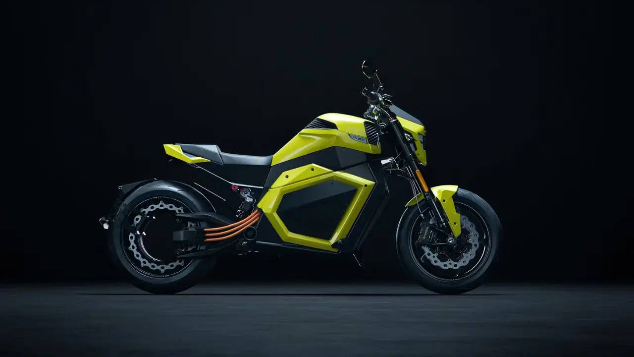 Verge TS Pro को एक बार फुल चार्ज करने पर 333 kWh की बड़ी सॉलिड-स्टेट बैटरी के साथ 595 किलोमीटर तक दौड़ाया जा सकता है।