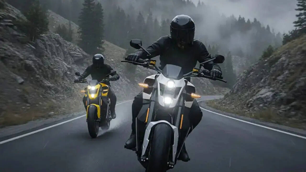 Verge TS Pro लंबी रेंज और फास्टेस्ट चार्जिंग टाइम के लिए Donut Lab की ऑल-सॉलिड-स्टेट बैटरी के साथ आती है जिससे यह बाइक आम बाइक से काफी अलग हो जाती है।