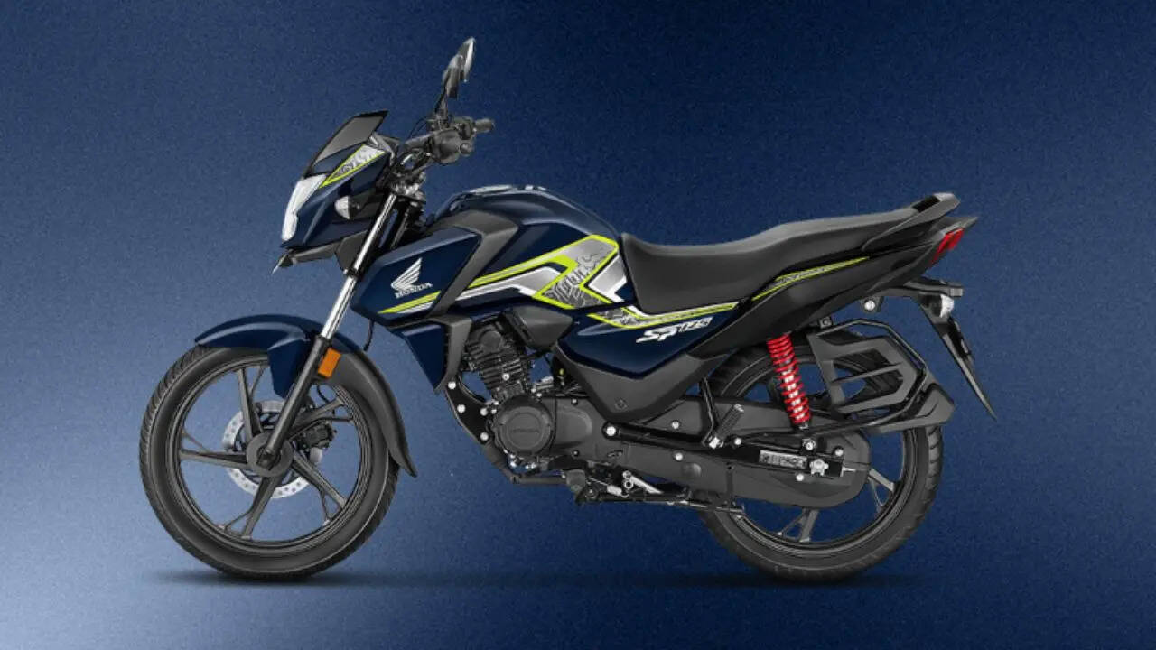 सबसे पहले कीमत की बात करें तो Honda SP125 का एक्स शोरूम प्राइस 87878 रुपए से शुरू हो जाता है।