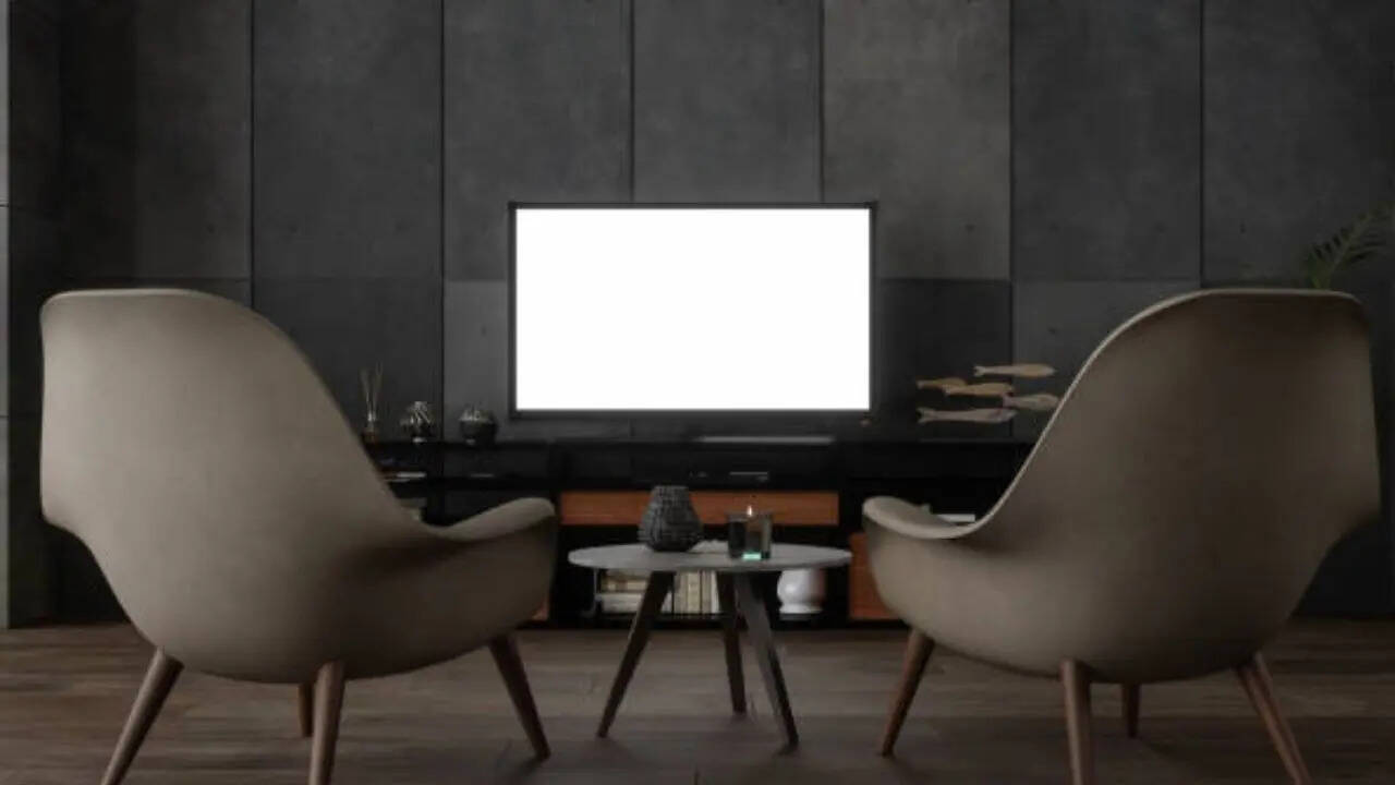 <strong>TCL 43 inch Smart TV DIscount Offer:</strong> TCL के 43 इंच स्मार्ट टीवी को फ्लिपकार्ट में इस समय 47,690 रुपये की कीमत में लिस्ट किया गया है। कंपनी ग्राहकों को अभी 49% का धमाकेदार डिस्काउंट दे रही है जिसके बाद आप इसे सिर्फ 23,990 रुपये में खरीद सकते हैं। 