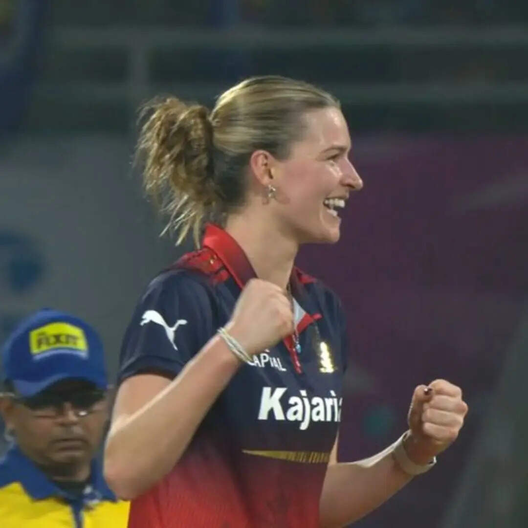 Lauren Bell ne Racha WPL Debut Main Itihas: Lauren Bell Creates History ...