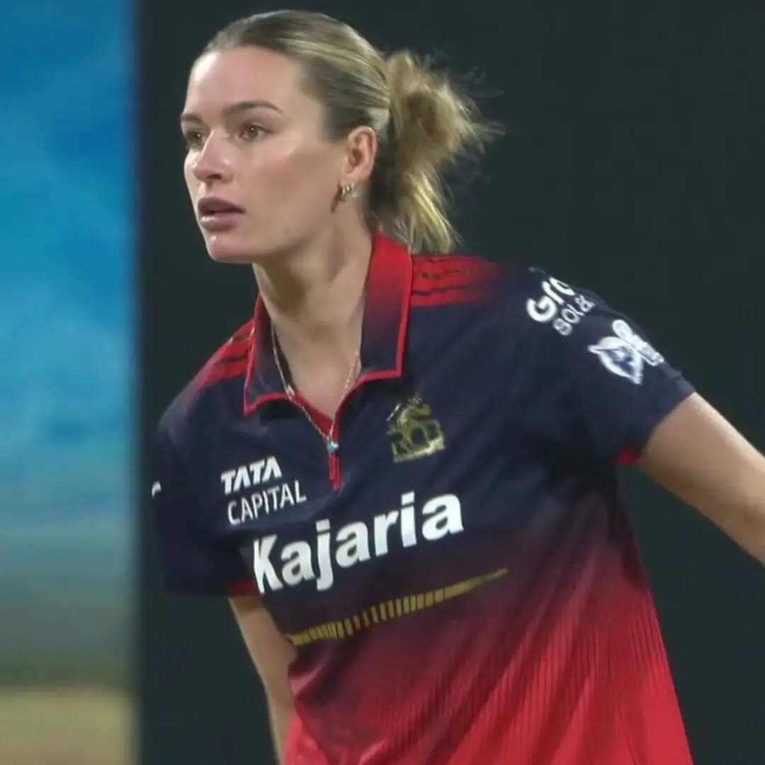 Lauren Bell ne Racha WPL Debut Main Itihas: Lauren Bell Creates History ...