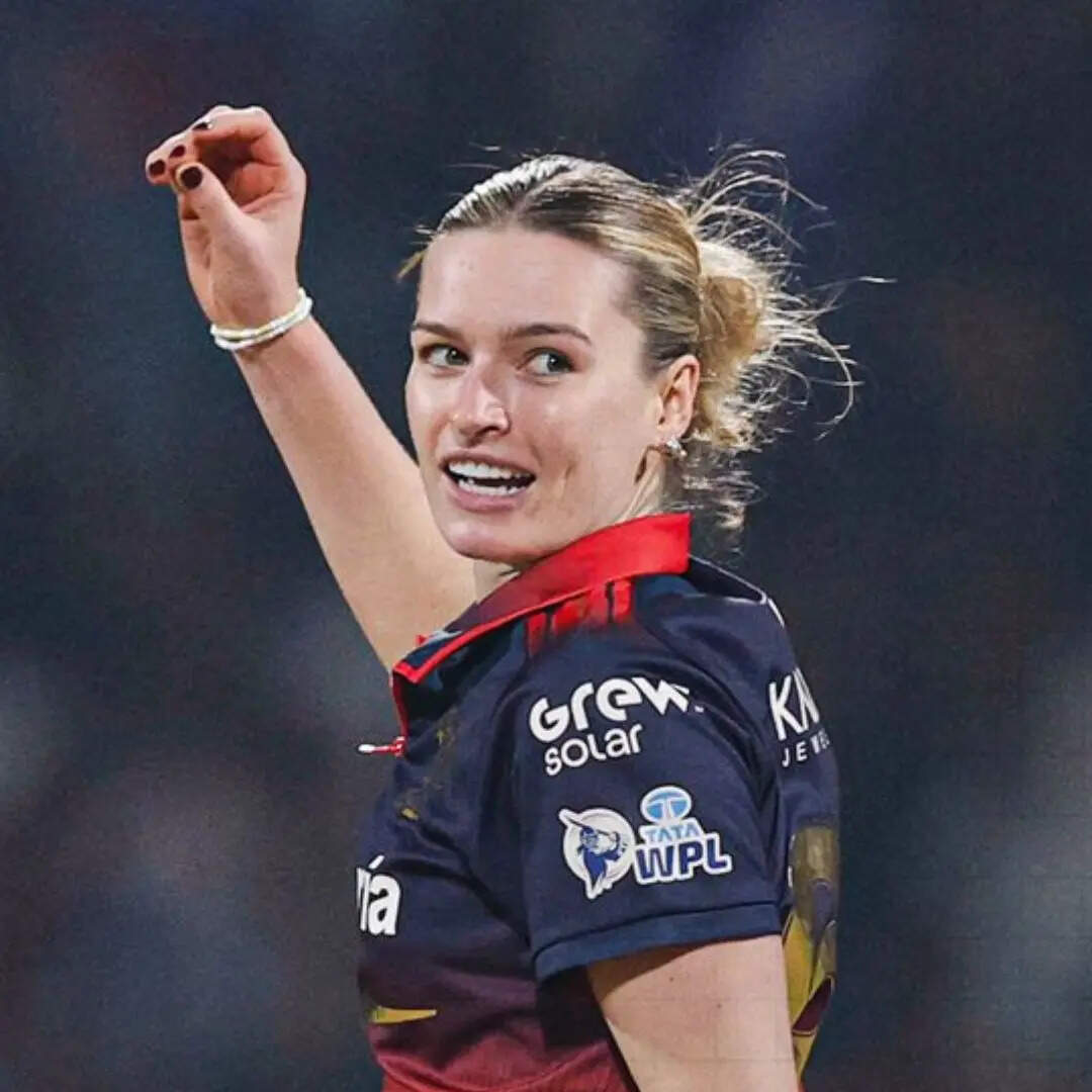 Lauren Bell ne Racha WPL Debut Main Itihas: Lauren Bell Creates History ...