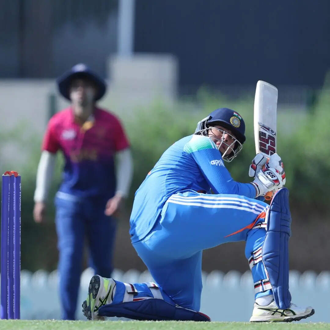 तीसरे मैच में खेली शतकीय पारी