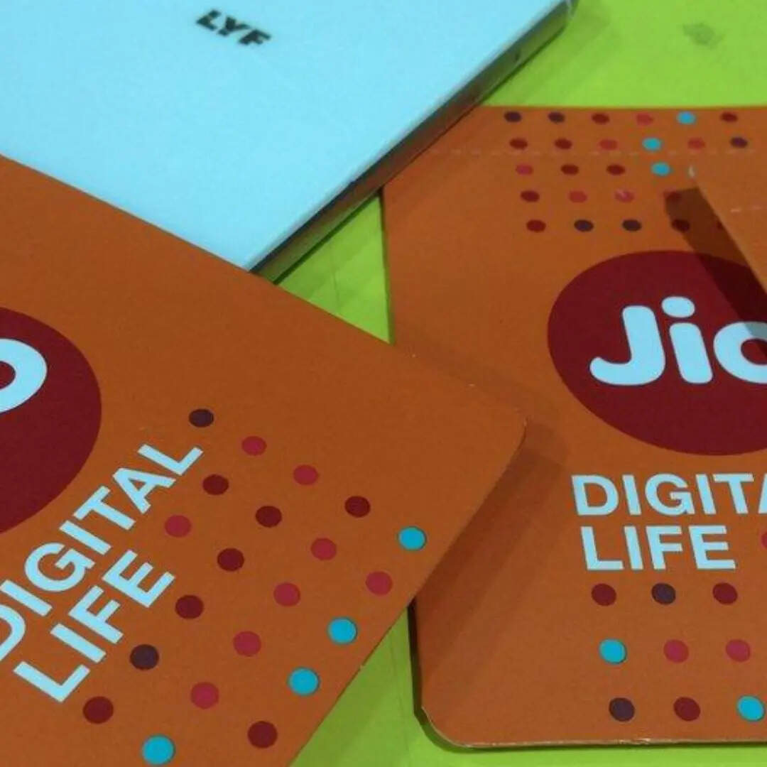 अगर आपके पास जियो का सिम कार्ड है तो आपके लिए काम की खबर है। हम आपको एक ऐसा सस्ता और किफायती प्लान बताने जा रहे हैं जिससे आप एक बार में ही करीब 100 दिनों के लिए रिचार्ज की टेंशन से फ्री हो जाएंगे।