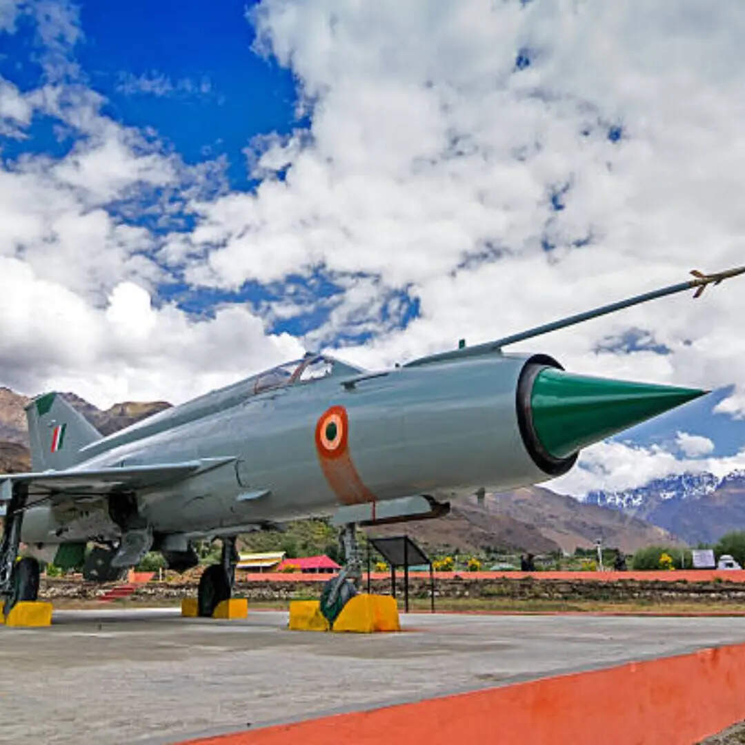 यहां से किया ट्रेनिंग