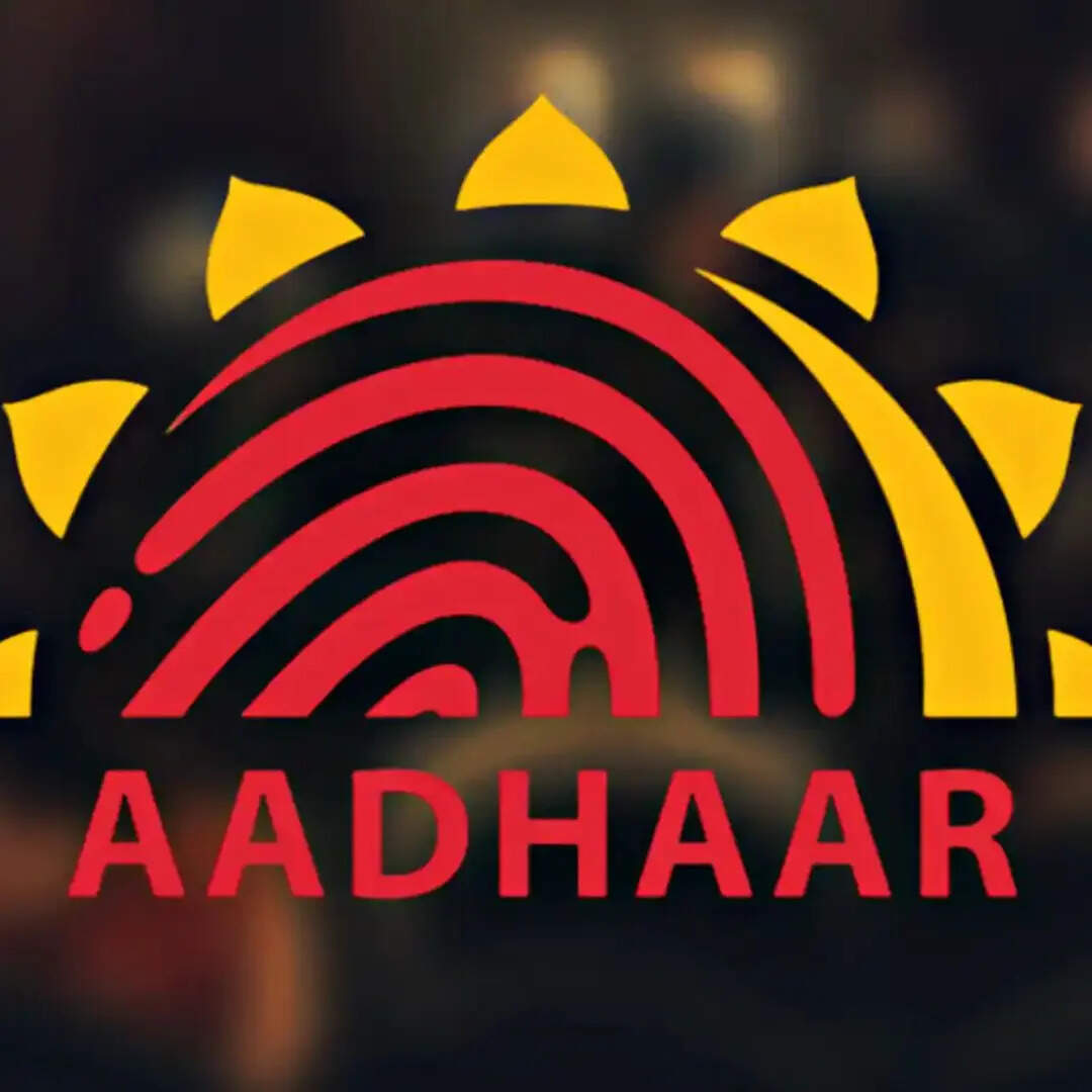 इसके अलावा पोस्ट ऑफिस आधार सेंटर पर आधार से जुड़ी जानकारी जैसे नाम पता मोबाइल नंबर ईमेल और जन्मतिथि को अपडेट कराया जा सकता है। यहां बायोमेट्रिक अपडेट की सुविधा भी मिलती है जिसमें फोटो फिंगरप्रिंट और आइरिस डेटा शामिल हैं।