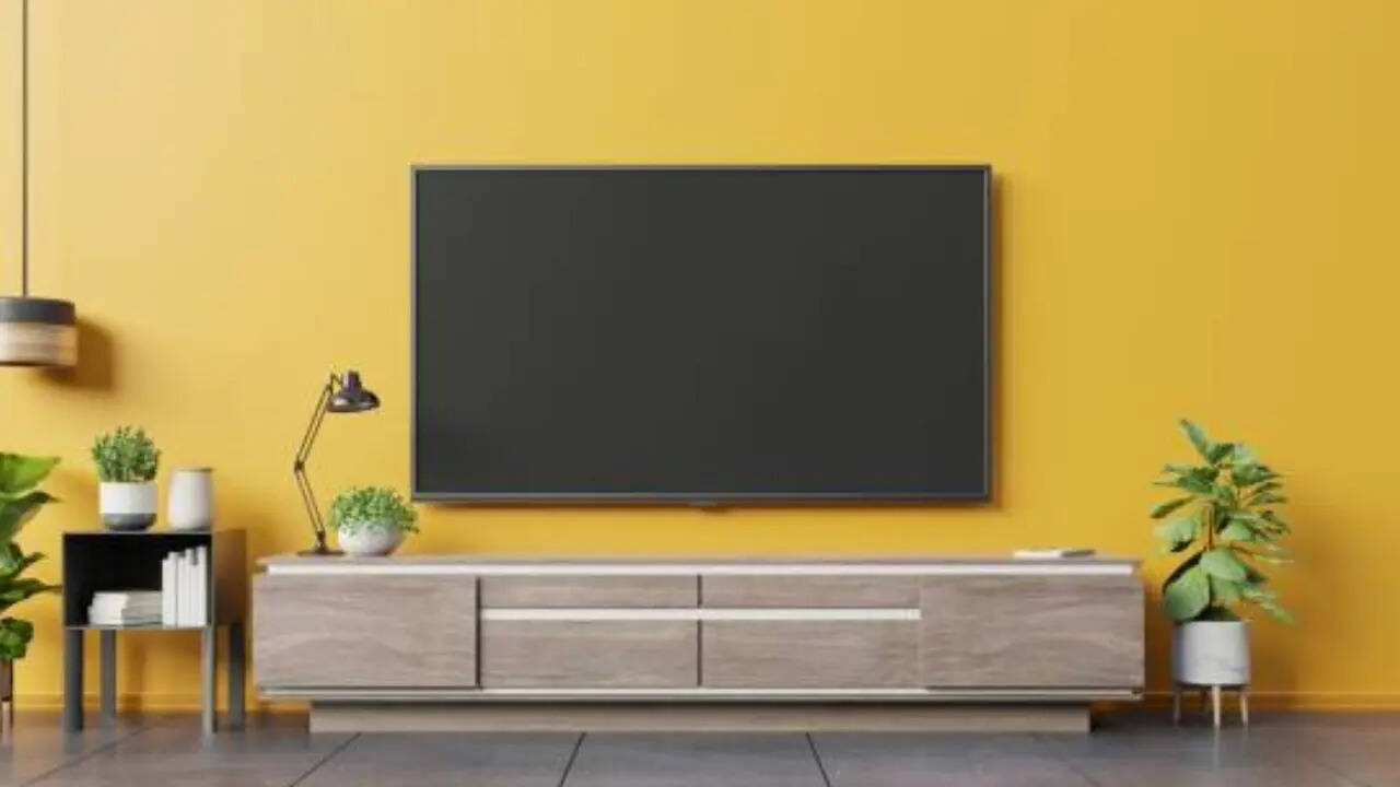 strongSamsung 55 inch Smart TV Offerstrong सैमसंग की तरफ से आने वाली 55 इंच  4K Vista Pro Ultra HD Smart TV को अमेजन पर 58900 रुपये की कीमत में लिस्ट किया गया है लेकिन अभी इस मॉडल पर अच्छी खासी छूट दी जा रही है। अमेजन सैमसंग के इस स्मार्ट टीवी पर 30 की छूट दे रहा है जिसके बाद आप इसे सिर्फ 40990 रुपये में खरीद सकते हैं। 