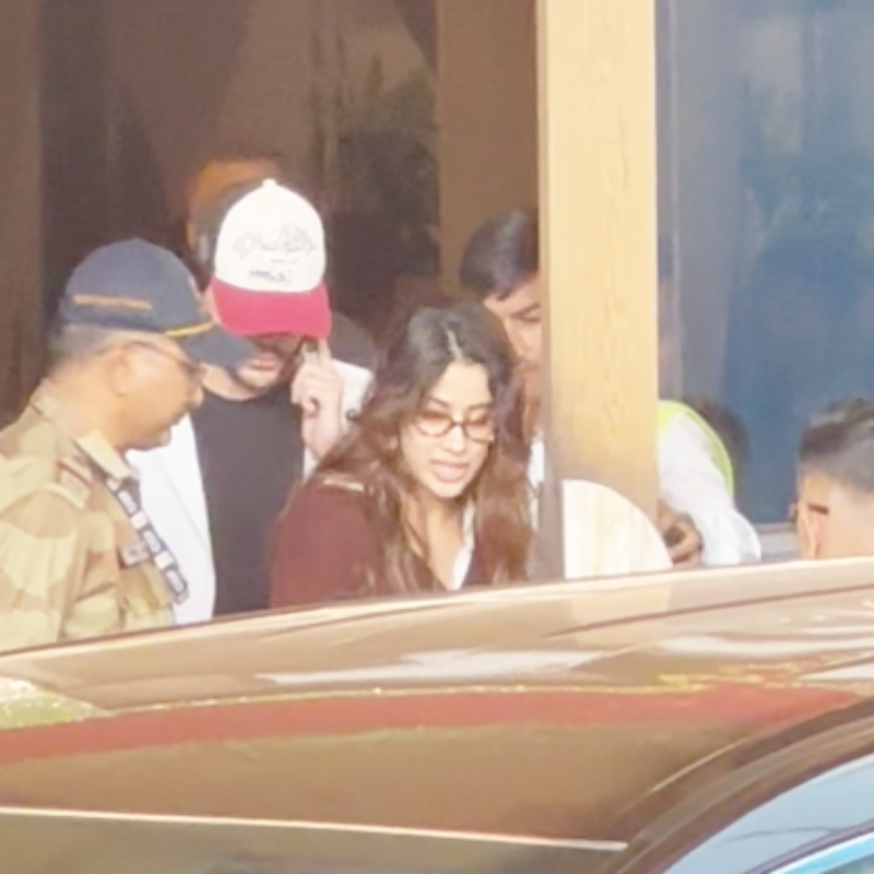 जाह्नवी कपूर के साथ नजर आए वीर