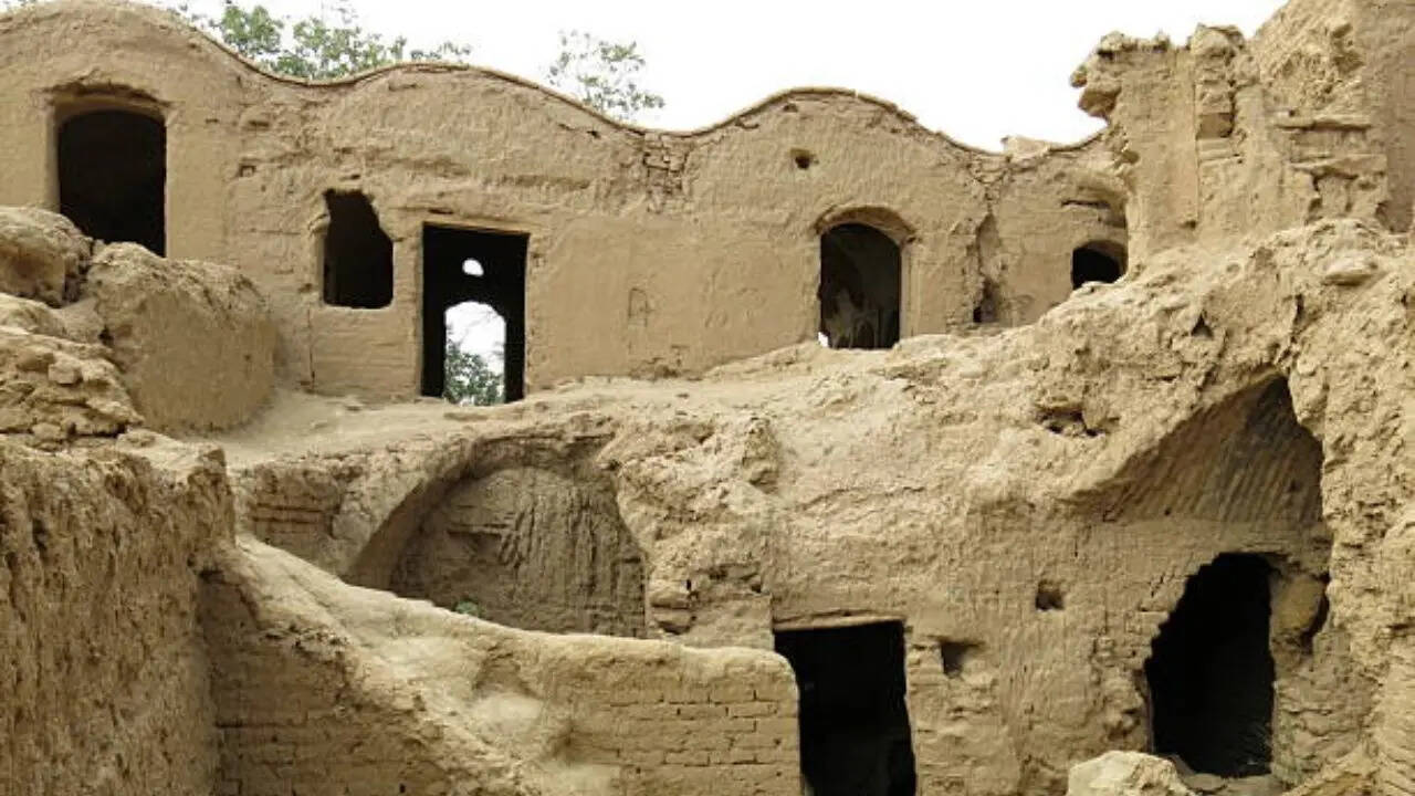 घरों की हाइट भी है बौनी