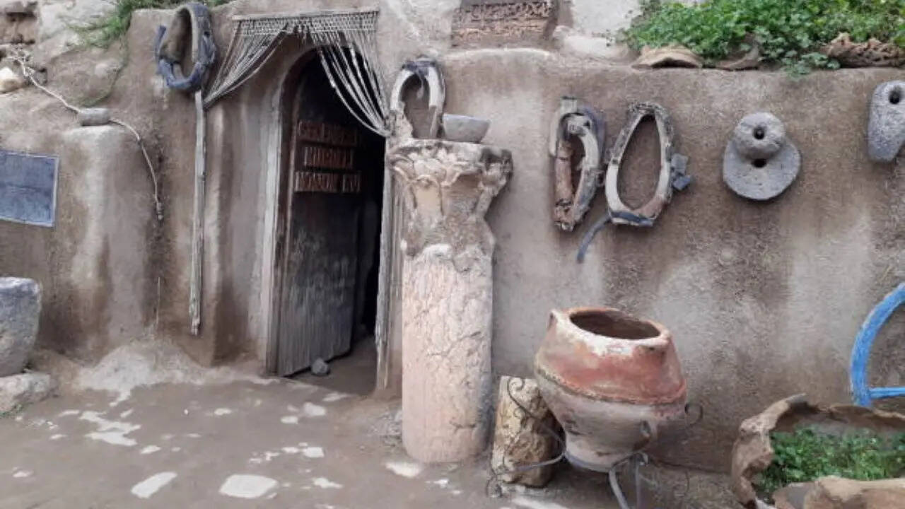 आम लोगों की तुलना में आधा मीटर छोटे