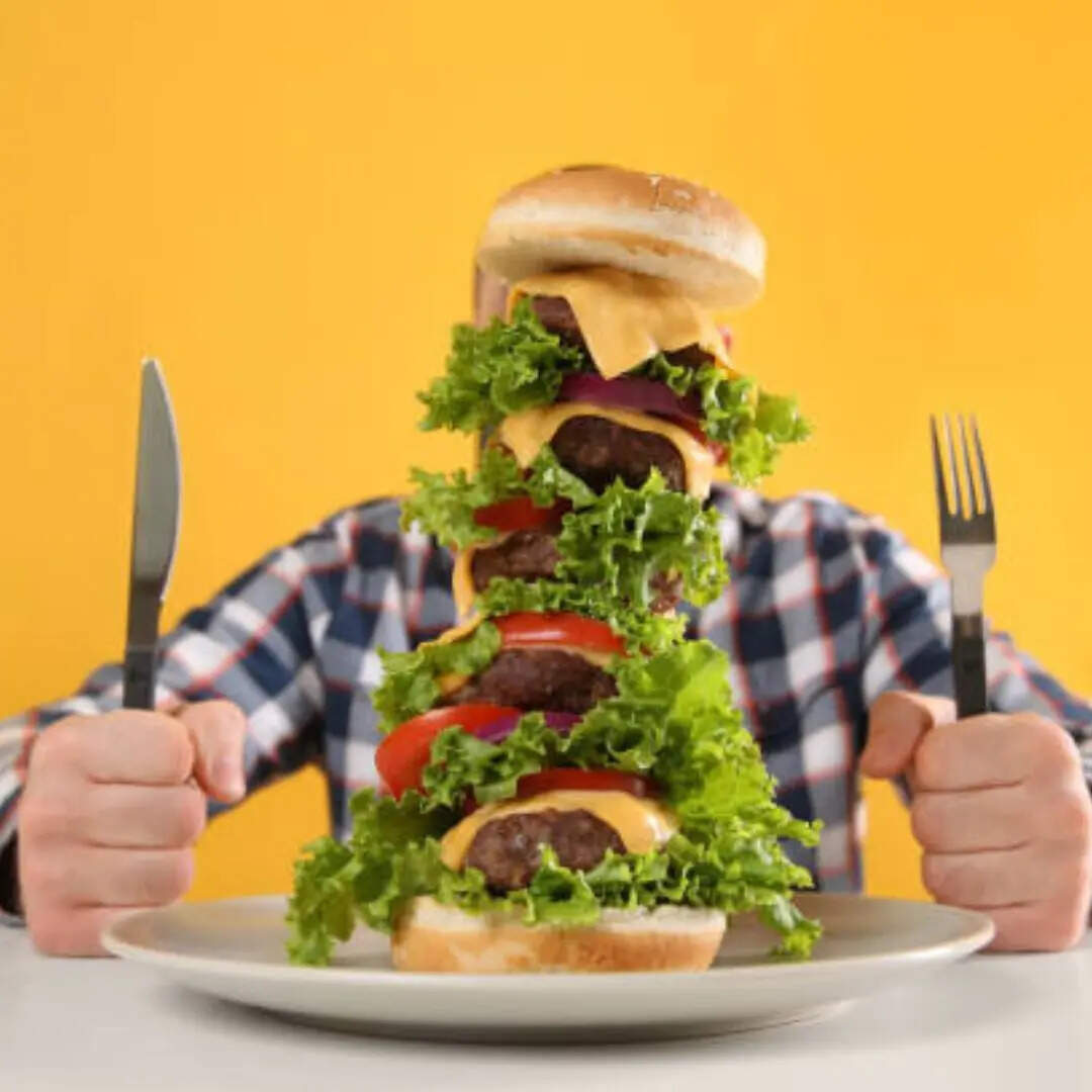 सोने से पहले भारी भोजन करना