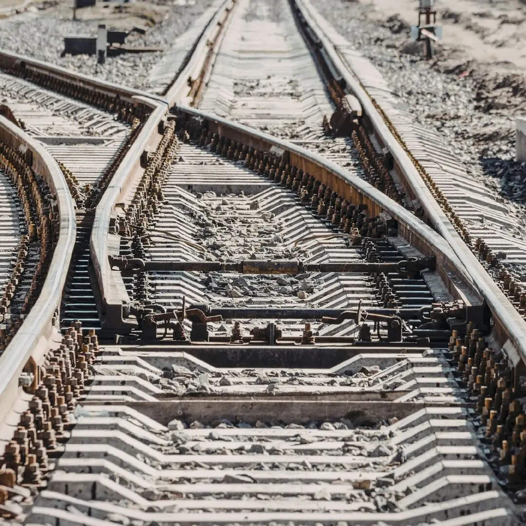 देश में 8000 से ज्यादा स्टेशन