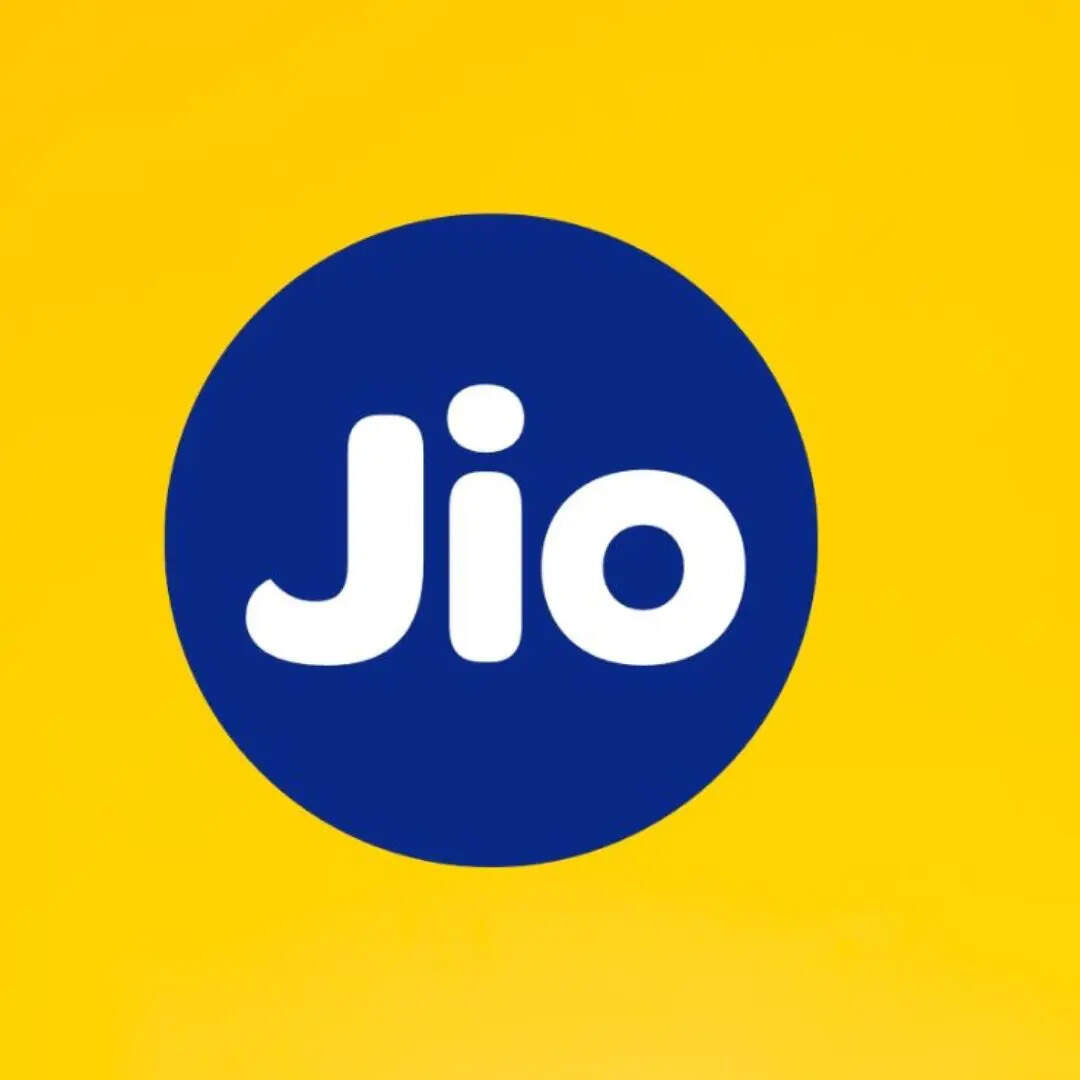 strongJio Rs 1748 Recharge Plan strongजियो का यह एक ऐसा प्लान है जिसे सिर्फ उन यूजर्स को ध्यान में रखकर पेश किया गया है जिन्हें सिर्फ कॉलिंग के लिए कोई प्लान चाहिए। इस प्लान में 336 दिनों की लंबी वैलिडिटी के साथ सभी नेटवर्क पर अनलिमिटेड कॉलिंग की सुविधा दी जाती है। प्लान में आपको पूरी वैलिडिटी के लिए कुल 3600 फ्री एसएमएस भी मिलते हैं। ध्यान रहे कि यह एक वॉइस ओनली प्लान है इसलिए इसमें डेटा नहीं मिलता। 