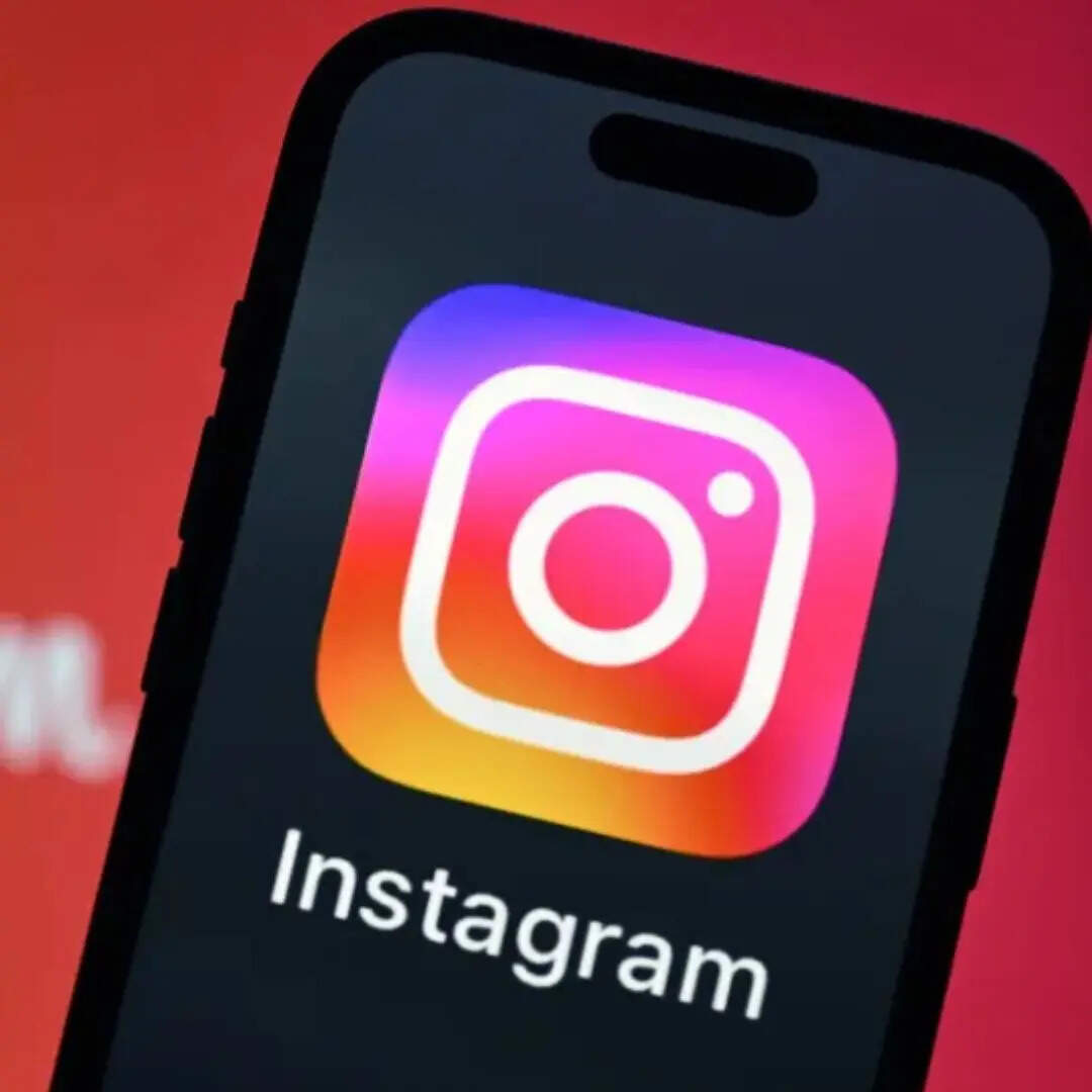 यह खबर ज्यादा हैरान करने वाली इसलिए है क्योंकि बात सिर्फ अकाउंट हैक होने की नहीं है बल्कि जो अकाउंट लीक हुए हैं उनमें यूजर्स की लोकेशन और मोबाइल नंबर जैसी बेहद पर्सनल जानकारियां भी मौजूद हैं। ऐसे में यह खबर टेंशन बढ़ाने वाली है। 