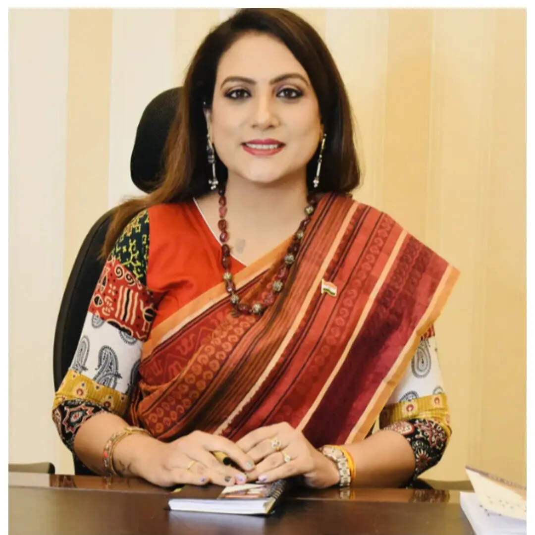 कैसे बनते हैं DC 