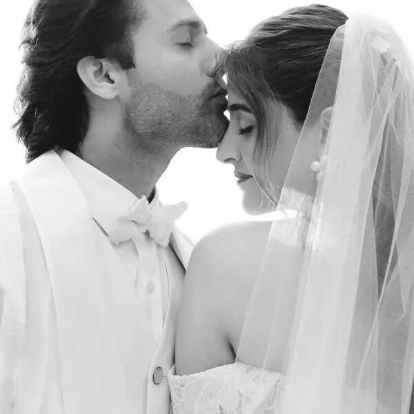 नूपुर सेनन ने शेयर की फोटोज