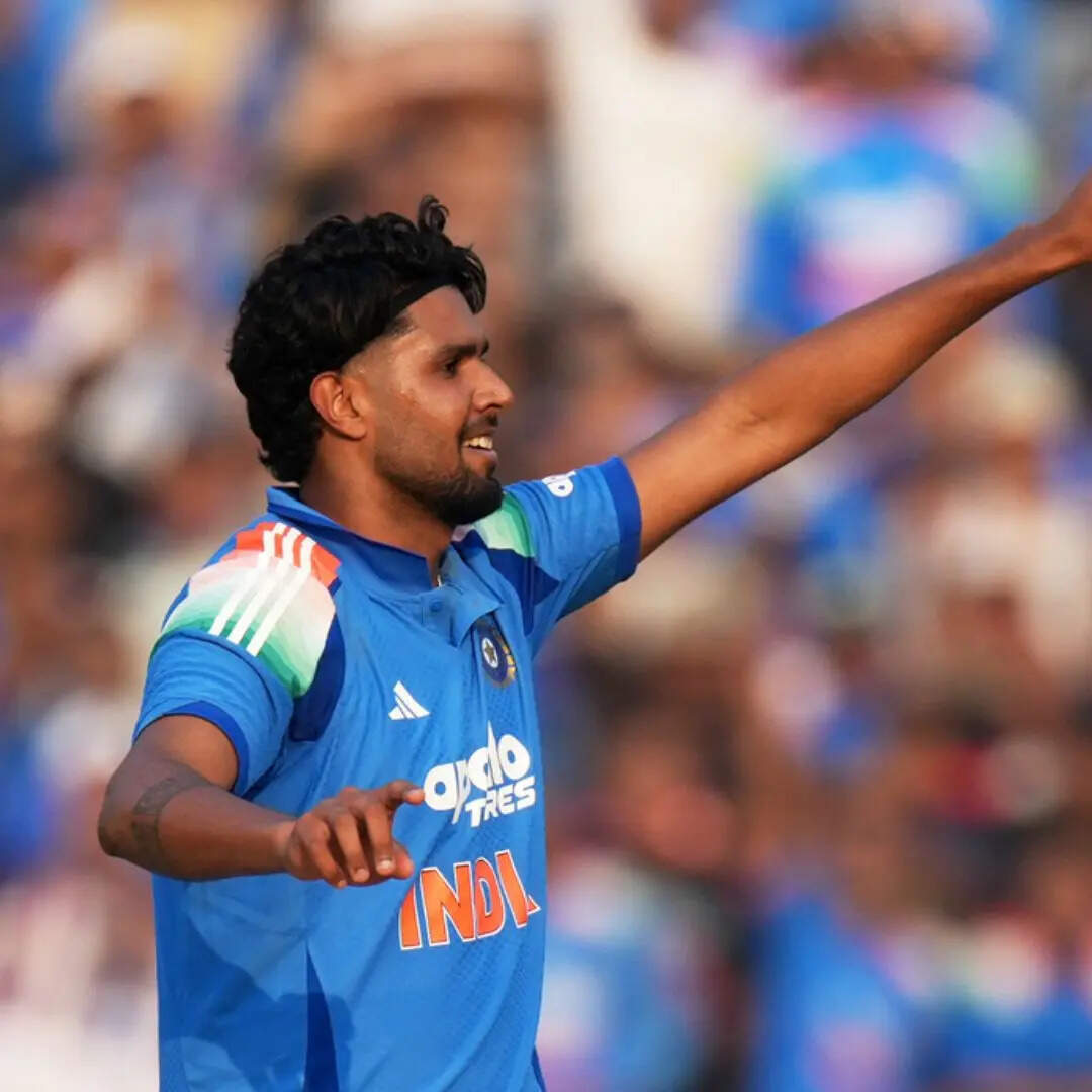 न्यूजीलैंड ने बनाए 300 रन