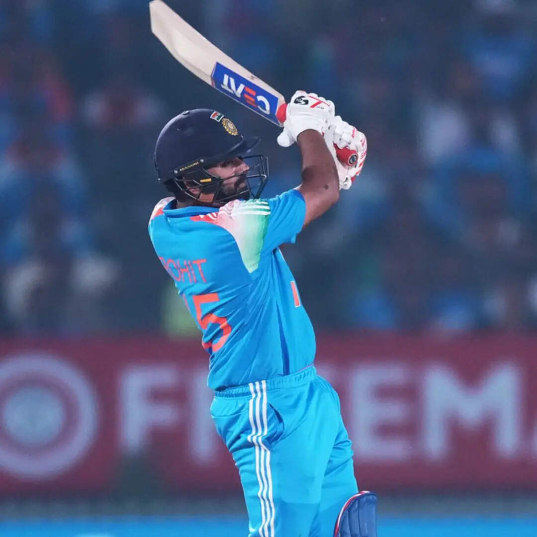 यूनिवर्स बॉस से हैं 97 छक्के आगे