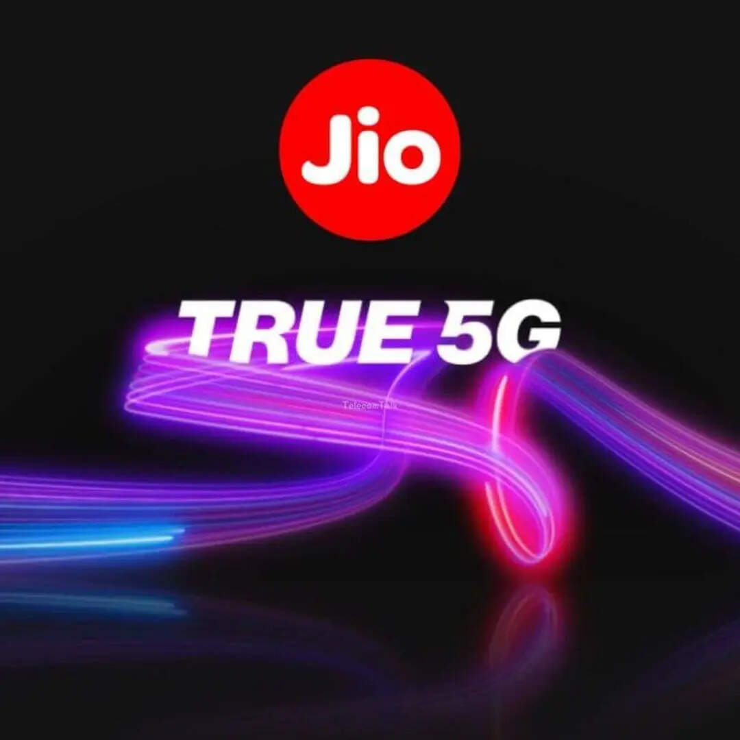 जियो फोन जियो भारत जियो फाई और LYF मोबाइल के लिए जियो डिवाइस से 1800-890-9999 पर कॉल करना होगा। जियो केयर पर कॉल करने के लिए आपको अपने जियो नंबर से 199 पर कॉल करना होगा। इसके साथ ही अगर आप किसी दूसरे नंबर से जियो केयर पर कॉल करना चाहते हैं तो आपको 1800 88 99999 पर कॉल करना होगा।