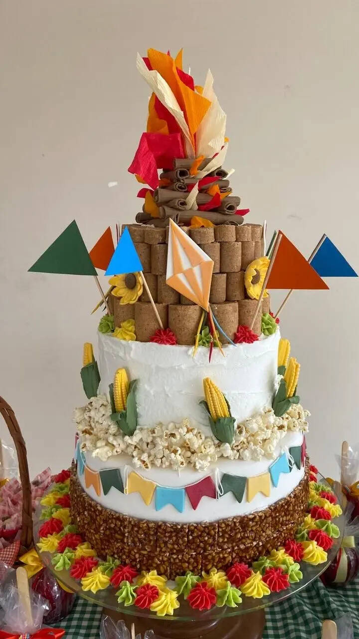 लोहड़ी मनाने के लिए ये केक डिजाइन बहुत अच्छा रहेगा।