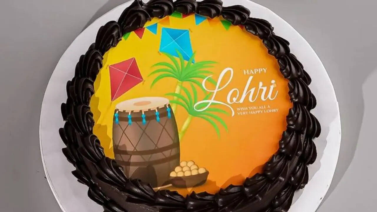 लोहड़ी पर ऐसा चॉकलेट केक सभी को पसंद आएगा।