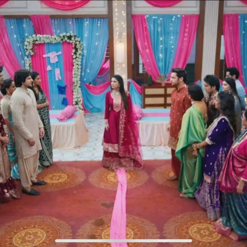 बीच में फंसेगी राही