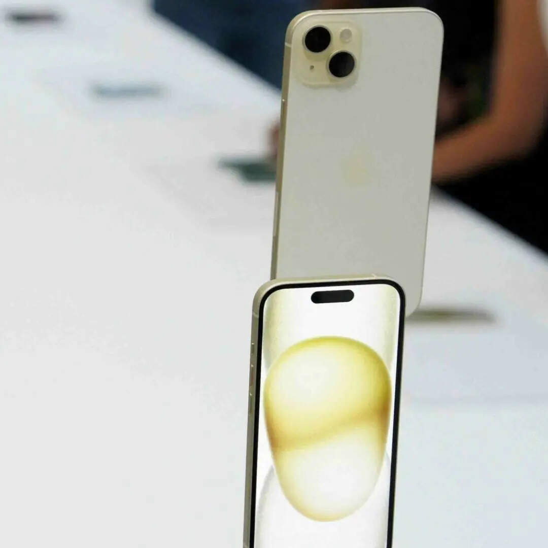 iPhone 15 की खरीदारी पर आपको 42,000 रुपये तक का एक्सचेंज ऑफर मिलेगा। अगर आप इस ऑफर में 20 हजार रुपये की भी बचत कर लेते हैं तो आप iPhone 15 को सिर्फ 49,900 रुपये की कीमत में खरीद सकेंगे। आपको बता दें कि एक्सचेंज वैल्यू पुराने फोन की वर्किंग और फिजिकल कंडीशन पर निर्भर करेगी।