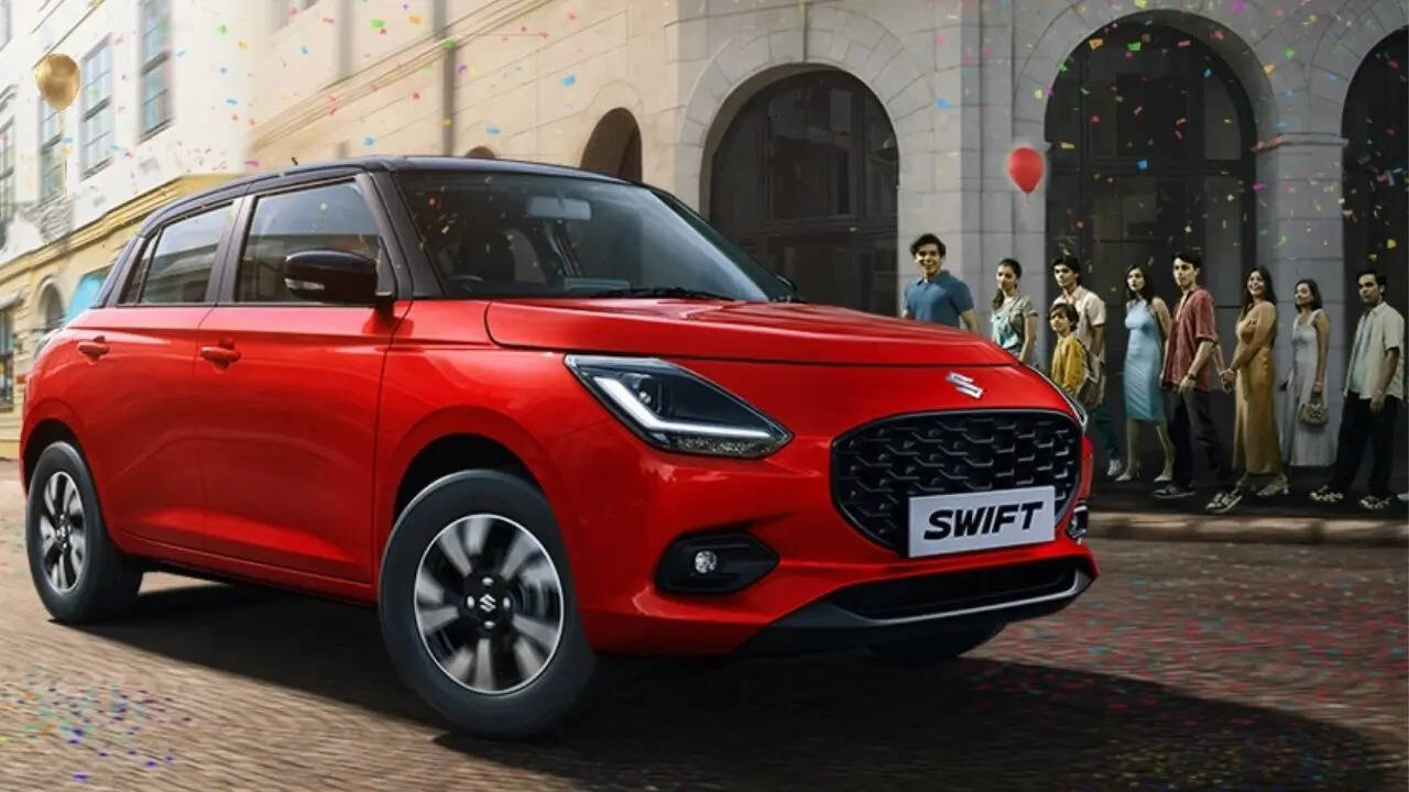 Maruti Suzuki Swift VXi CNG 1.2‑लीटर Z‑सीरीज इंजन के साथ आता है और 5‑स्पीड मैन्युअल गियरबॉक्स से जुड़ा है। इसका एक्स शोरूम प्राइस 7.45 लाख रुपए पड़ता है।
