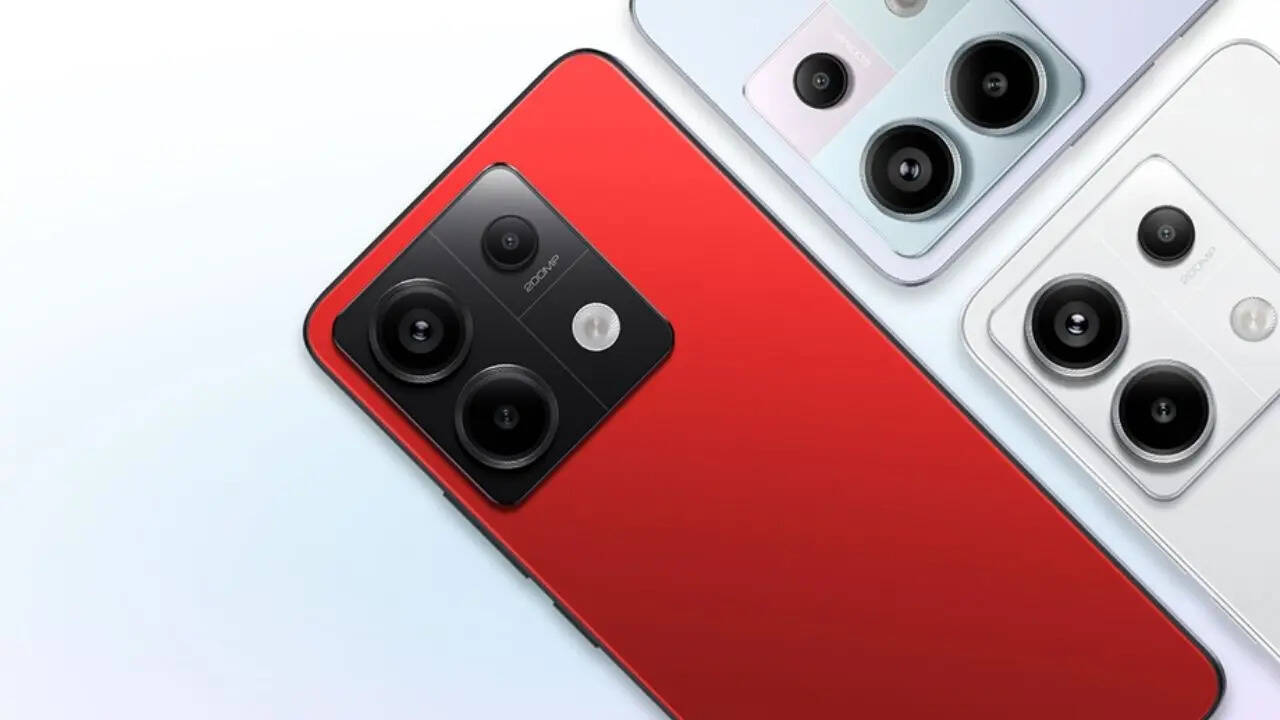 Redmi Note 13 Pro 5G को भारतीय बाजार में 28999 रुपये की कीमत में लॉन्च किया गया था। हालांकि कंपनी के आधिकारिक रिटेल पेज पर अब इस स्मार्टफोन को सिर्फ 16800 रुपये की कीमत में लिस्ट कर दिया है। मतलब इसकी कीमत सीधे-सीधे 12100 रुपये गिर गई है।