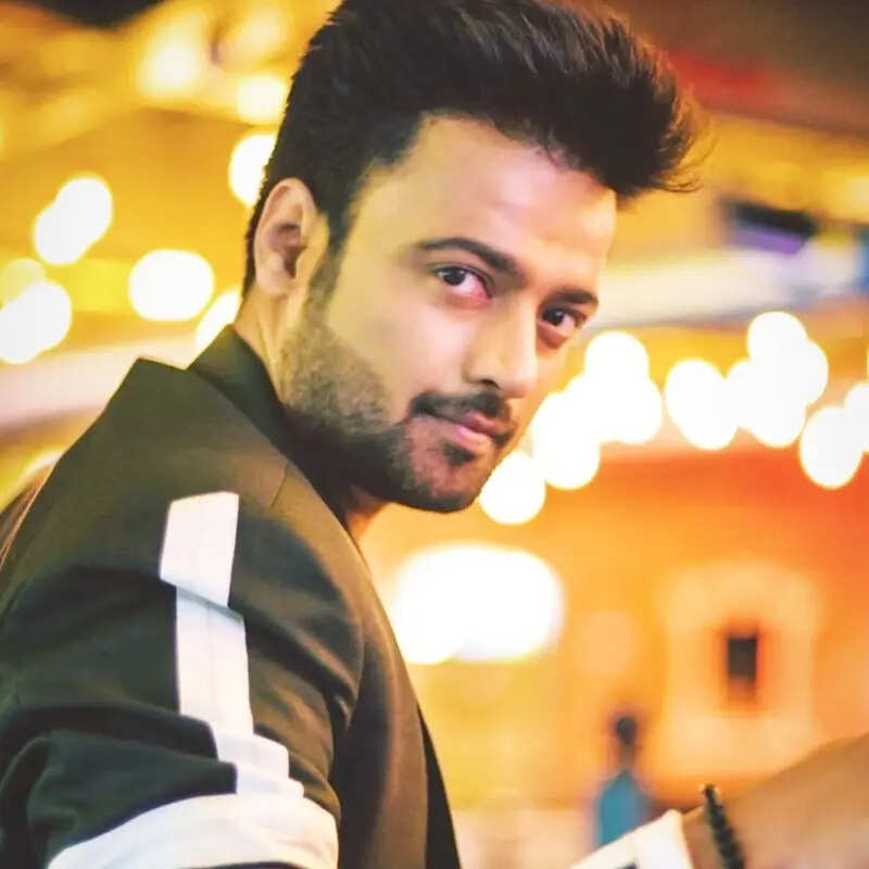 पारितोष (Manish Nagdev)
