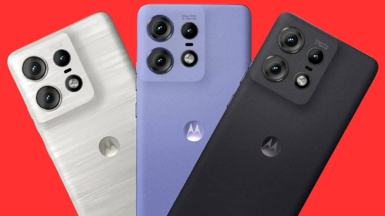 Motorola Edge 50 Pro 5G को फ्लिपकार्ट में 41,999 रुपये की कीमत में लिस्ट किया गया है। हालांकि अभी आपके पास इसे बेहद कम कीमत में खरीदने का मौका है। फ्लिपकार्ट अपने ग्राहकों को इस पर 28% की सीधी छूट दे रहा है।
